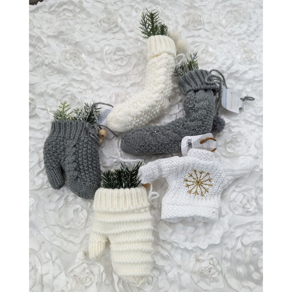 15 pieces knitted Xmas ornaments NEW Wondershop‎ by Target Mittens socks sweater